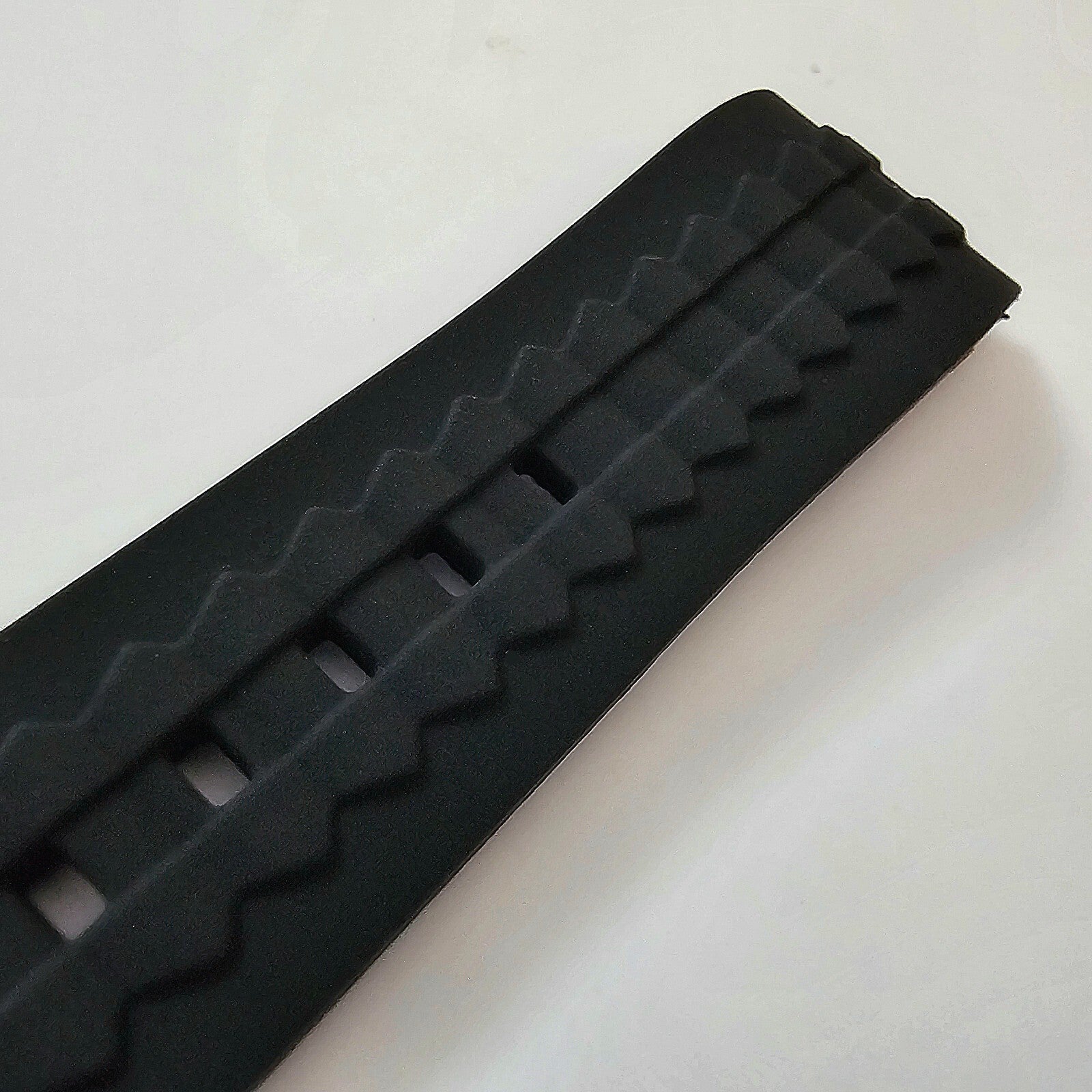 Curved End Watch Strap Band Silicone Rubber Black 18mm 20mm 22mm 24mm Two Piece