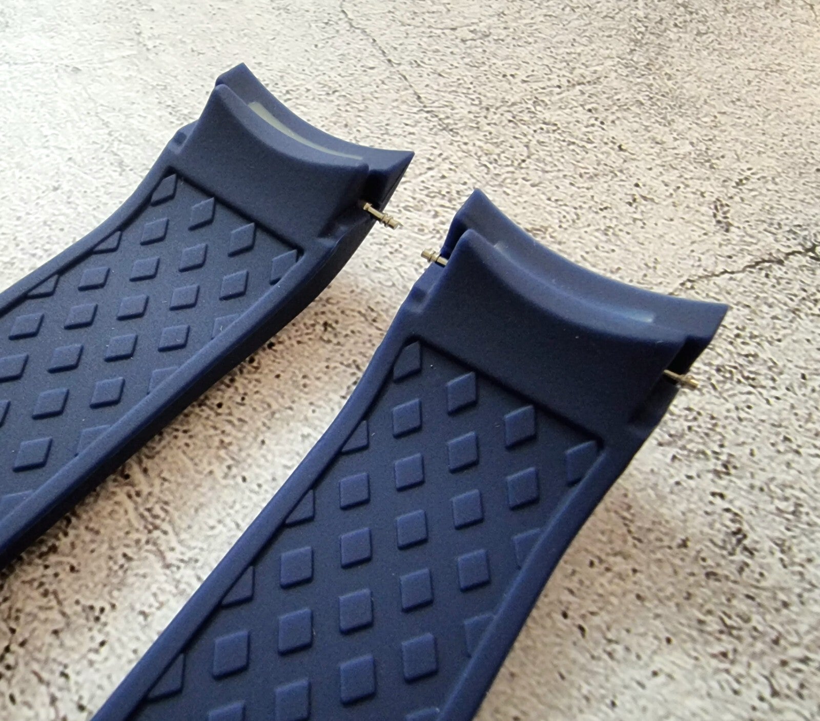 Curved End Silicone Rubber Divers Watch Strap Band 22mm Black Grey Orange Blue