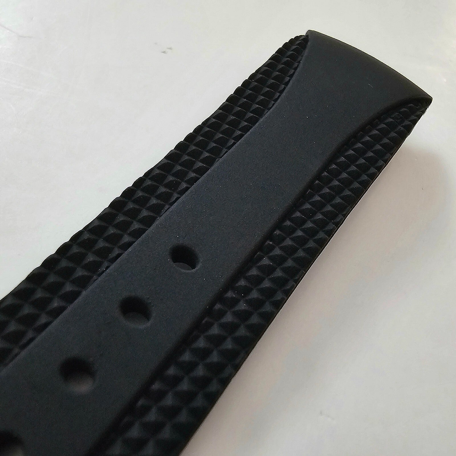 Curved End Watch Strap Band Silicone Rubber Black 18mm 20mm 22mm 24mm Two Piece